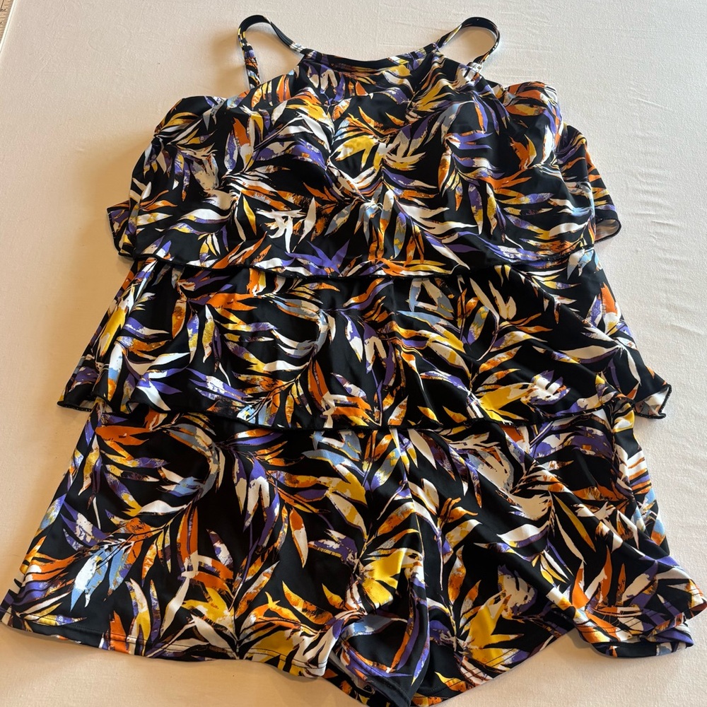 Fit 4 U Women’s 16 One Piece Swimsuit Black Tropical Leaf Tiered